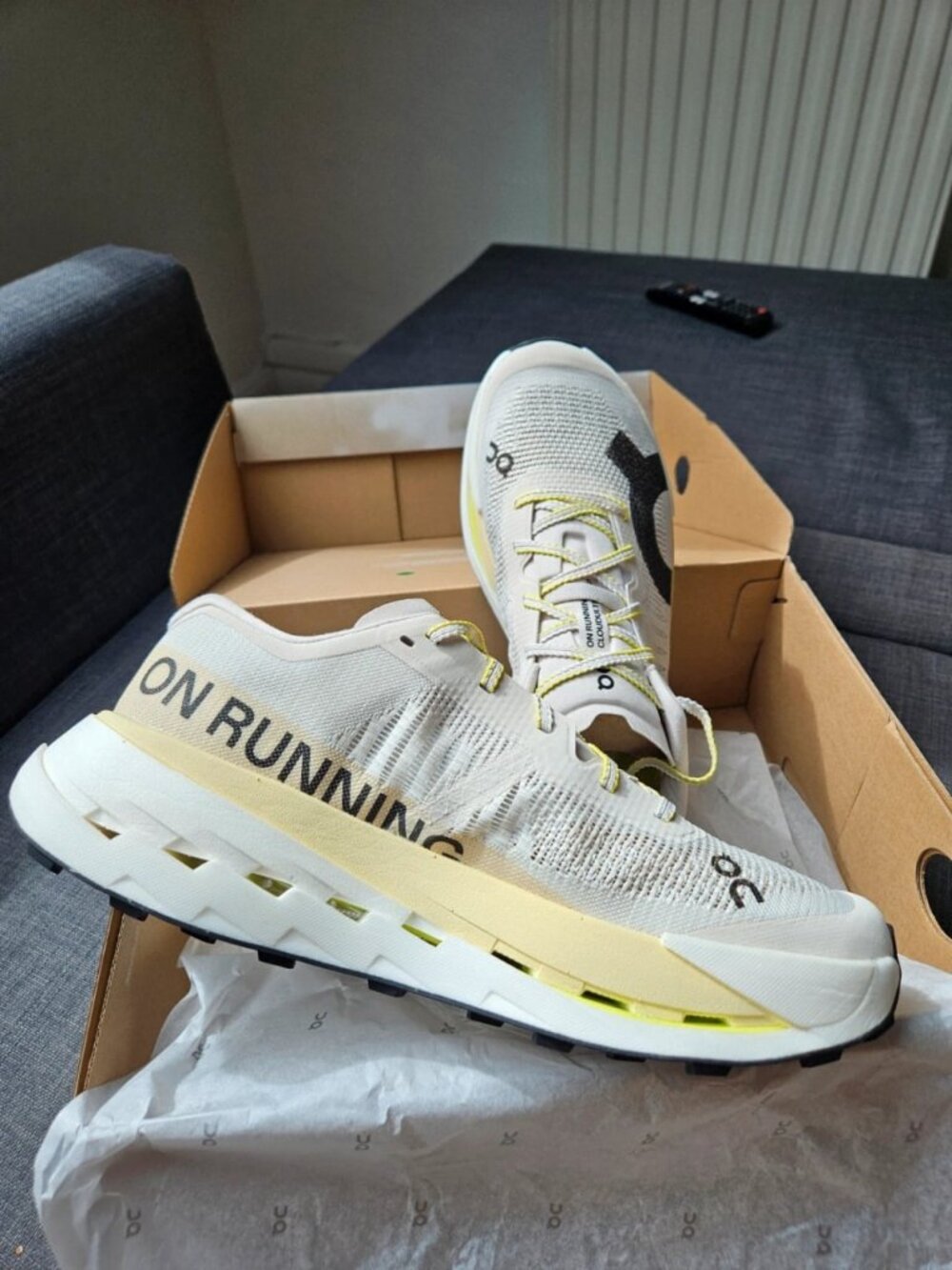 On Running Cloud ultra Pro Pearl Lychee Trail Running Shoes